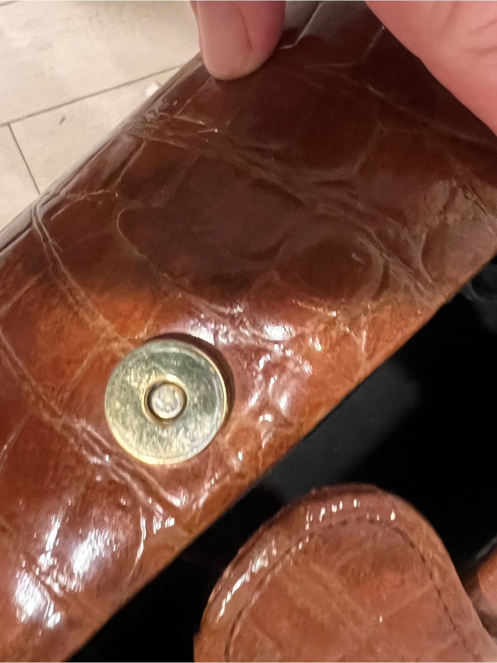 Vintage 1950’s 1960’s Brown Leather Croc-Embossed Barrel Purse adjustable strap - Picture 12 of 13